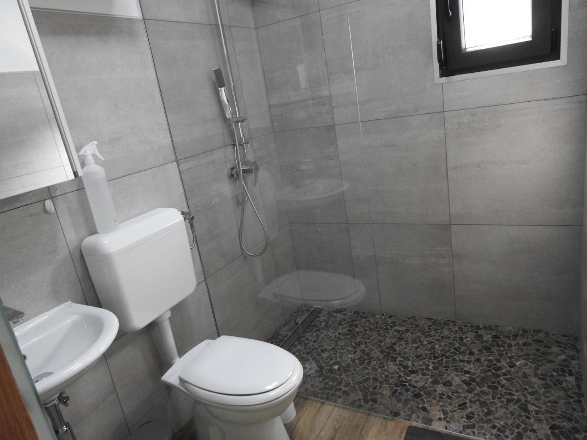 Pocitniski Hisici - Small Holiday Houses Ajdovščina Dış mekan fotoğraf